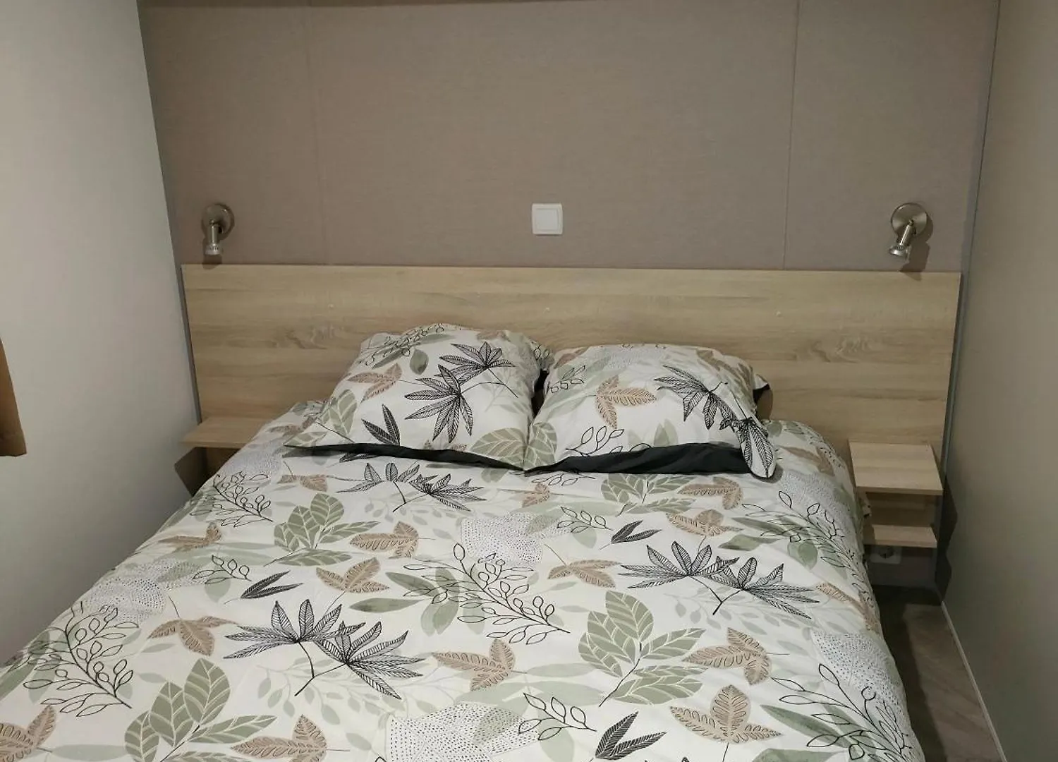 Mobil Home 8 Pers Dans Camping Siblu Les Rives De 孔德里约